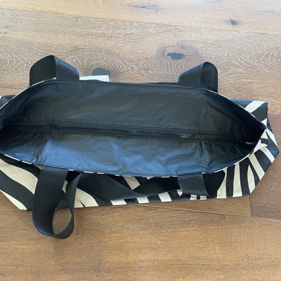 Aloha Collection Day Tripper - Picture 6 of 9